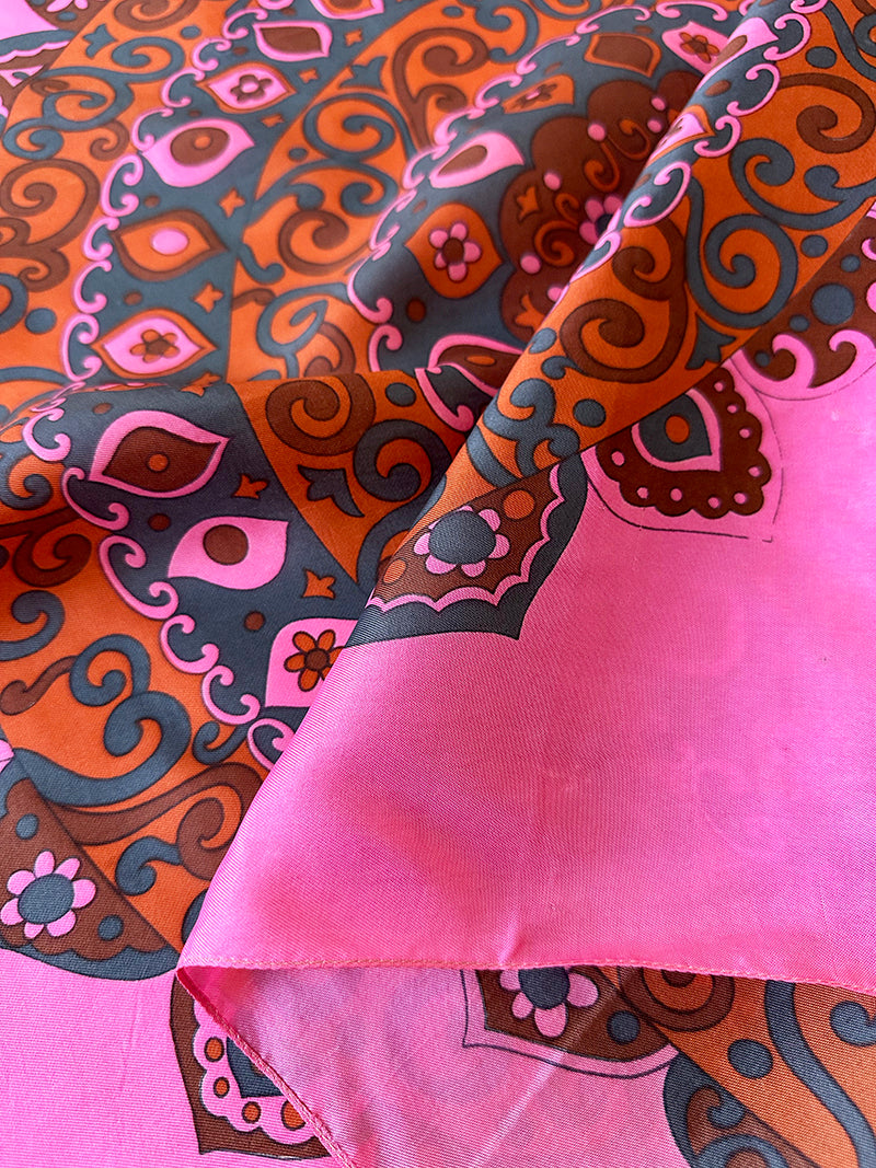 Roze sjaal met mandala