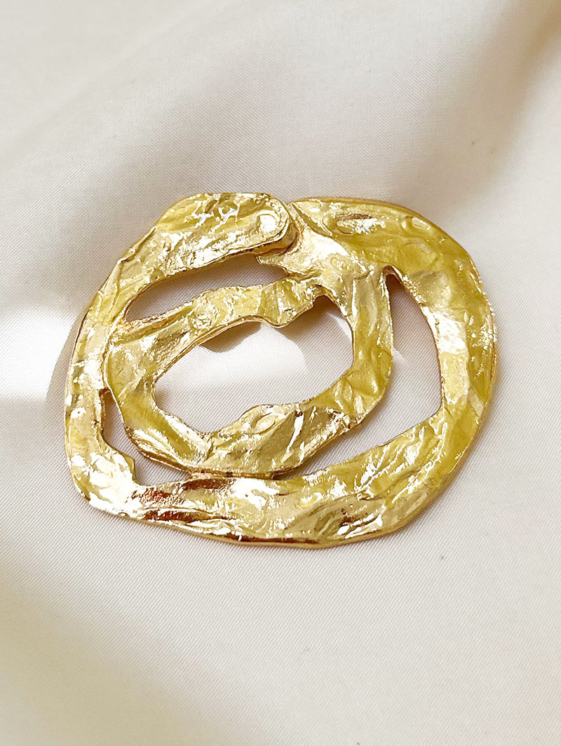 Vergulde designer broche