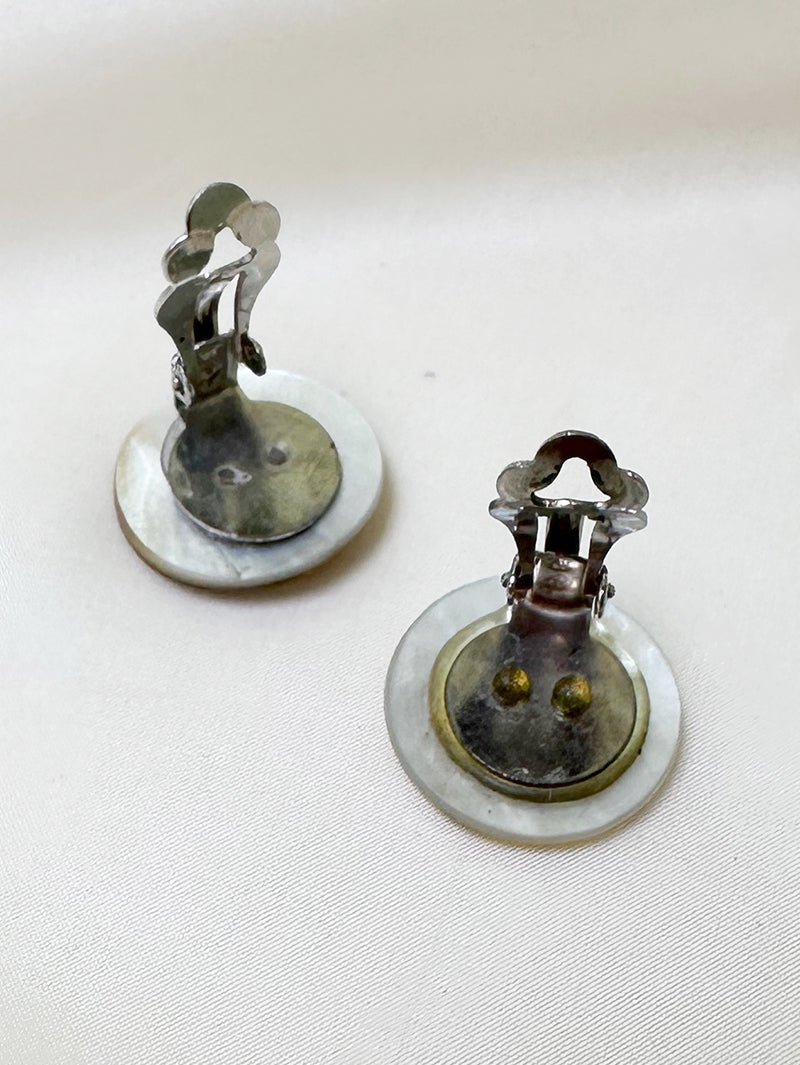 Parelmoeren clip oorbellen