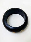 Hout met messing bangle