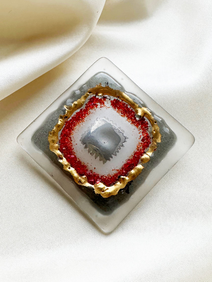 Vierkante glazen broche