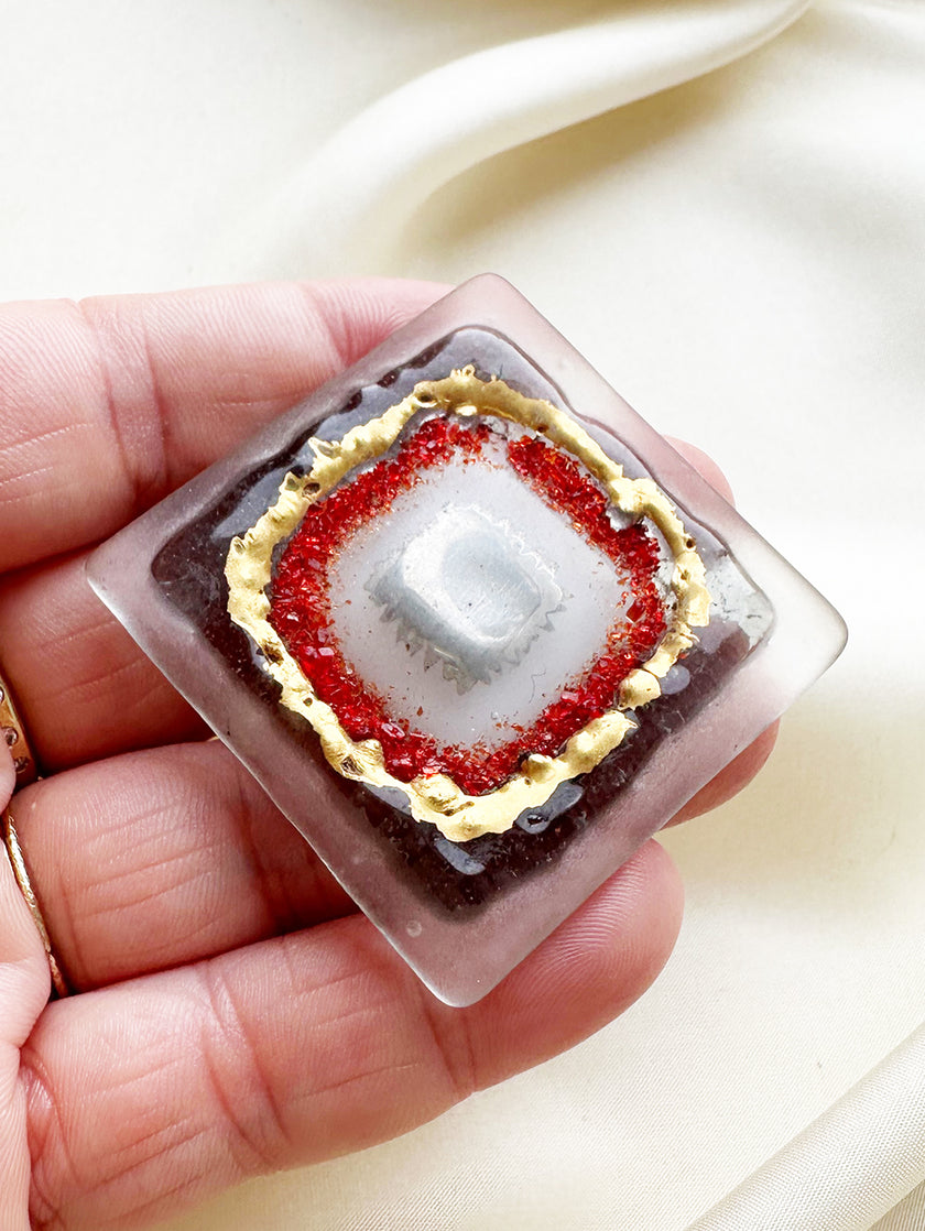 Vierkante glazen broche