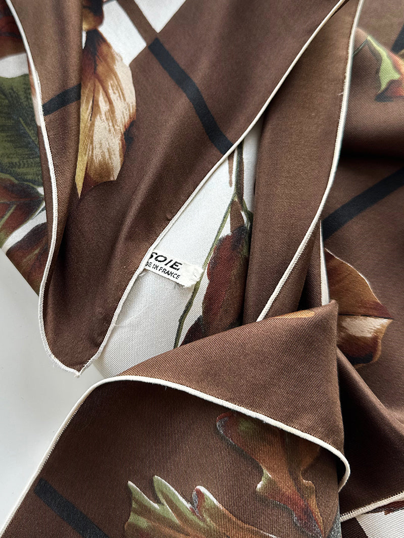 Zijden sjaal met blaadjes