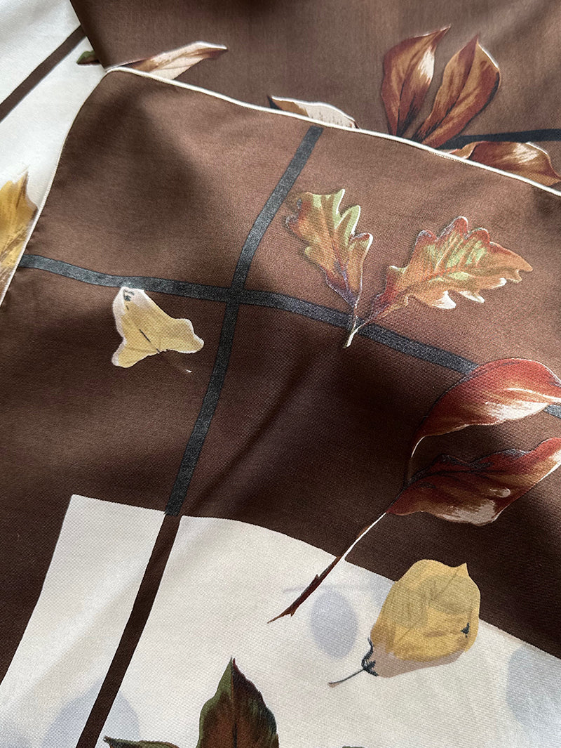 Zijden sjaal met blaadjes