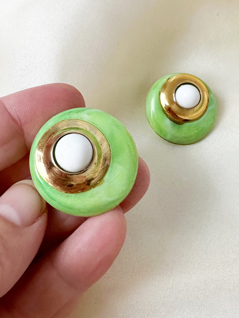 Gifgroene 60s Mod clip oorbellen