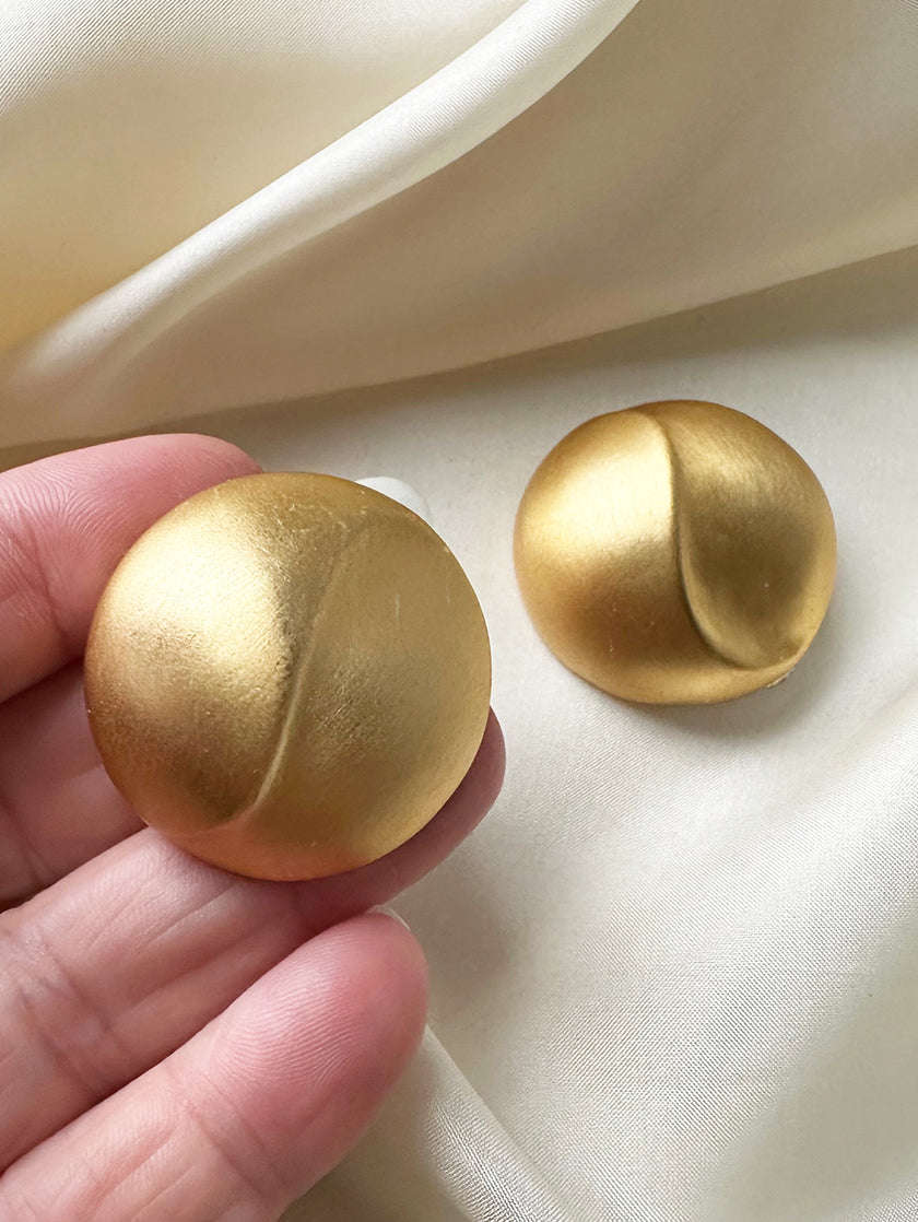 Grote ronde matgouden clip oorbellen