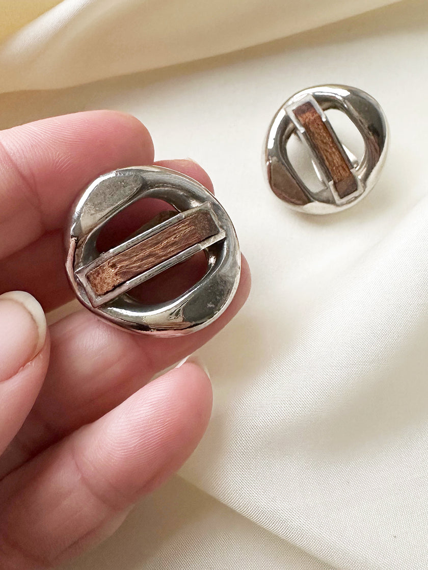 Zilveren clip oorbellen met houten detail