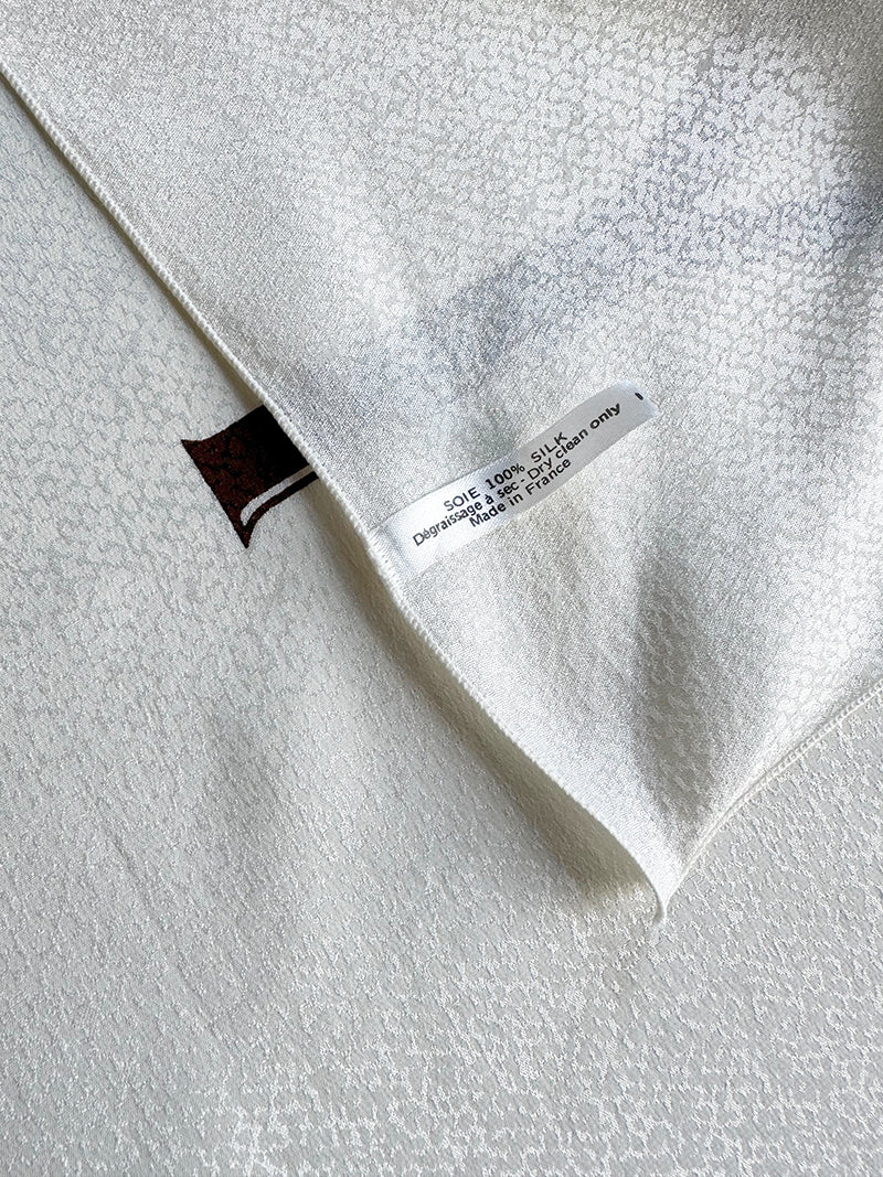 Off-white designer pochet