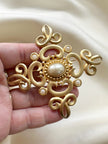 Grote gouden broche met parels