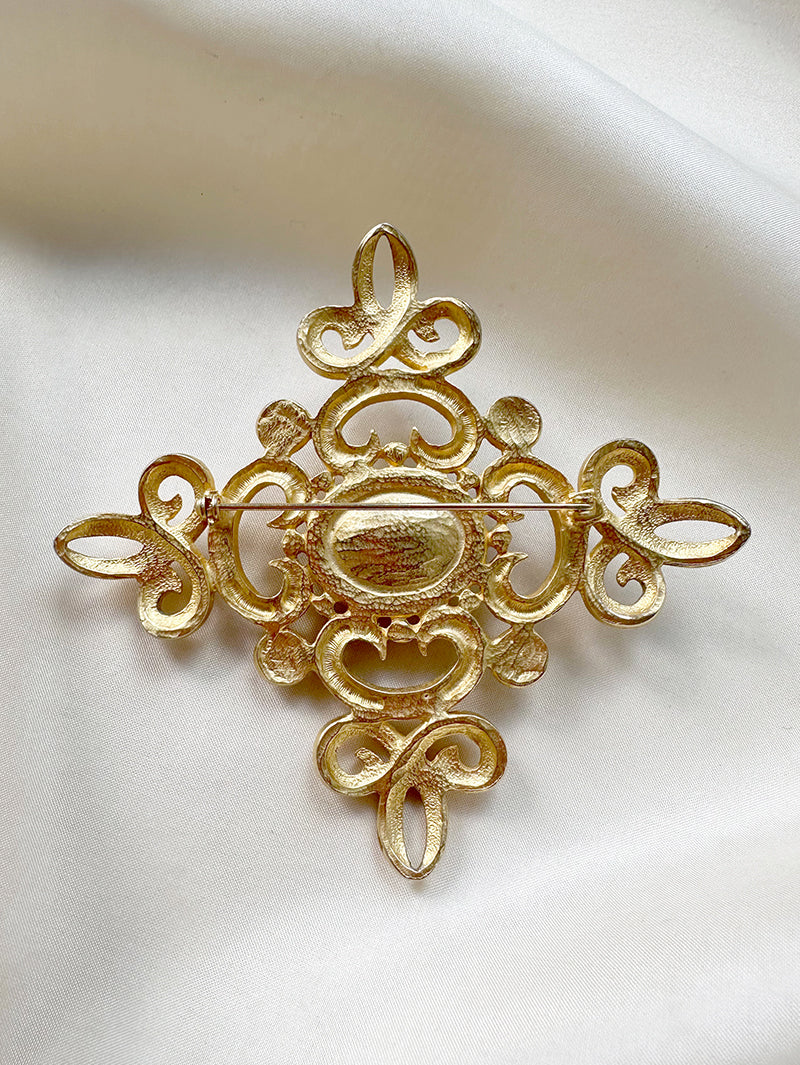 Grote gouden broche met parels