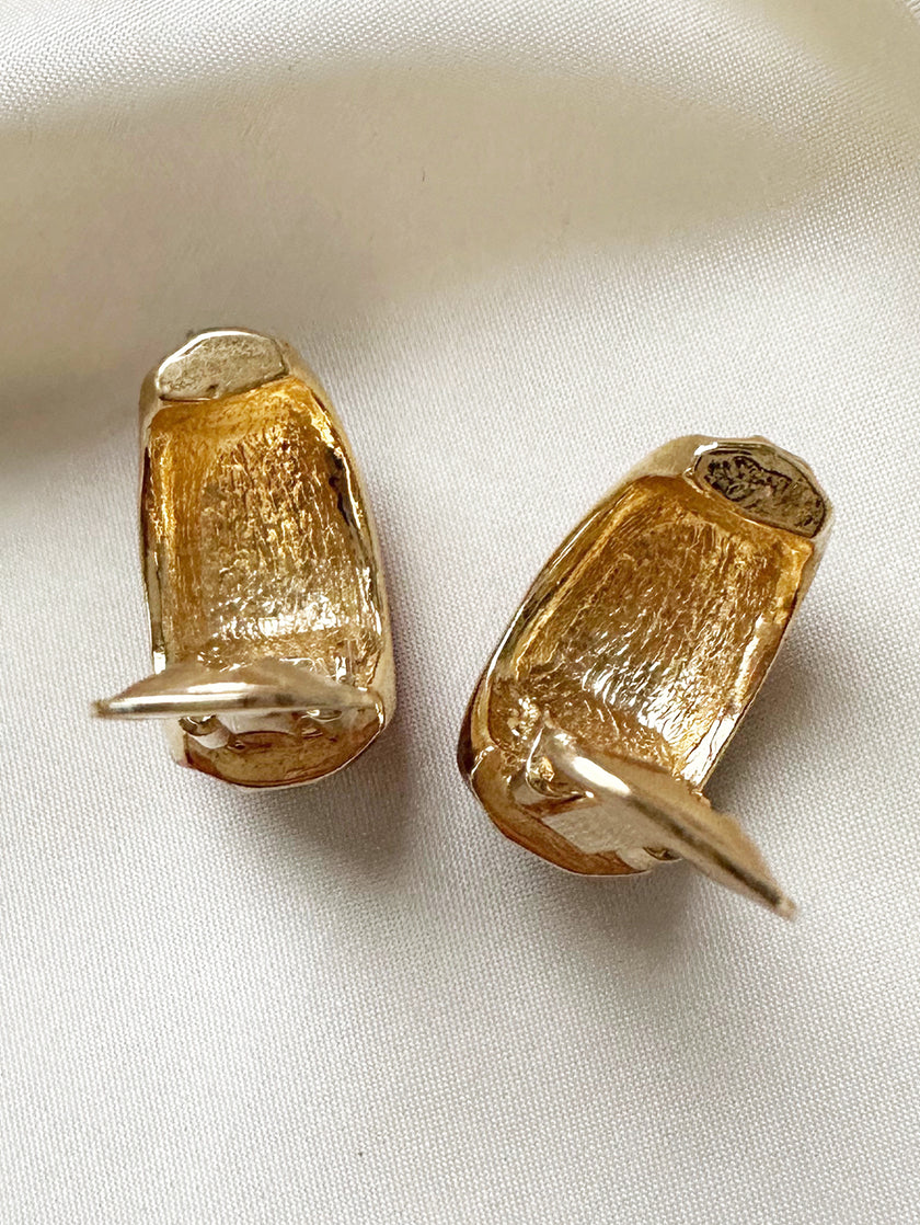 Zwart/rood geëmailleerde clip oorbellen