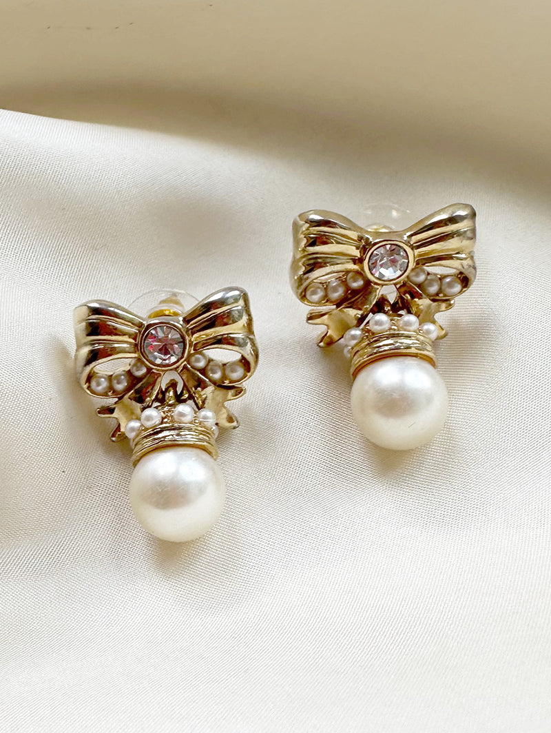 Oorstekers met strikjes en parels