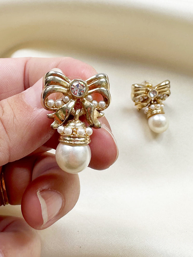 Oorstekers met strikjes en parels