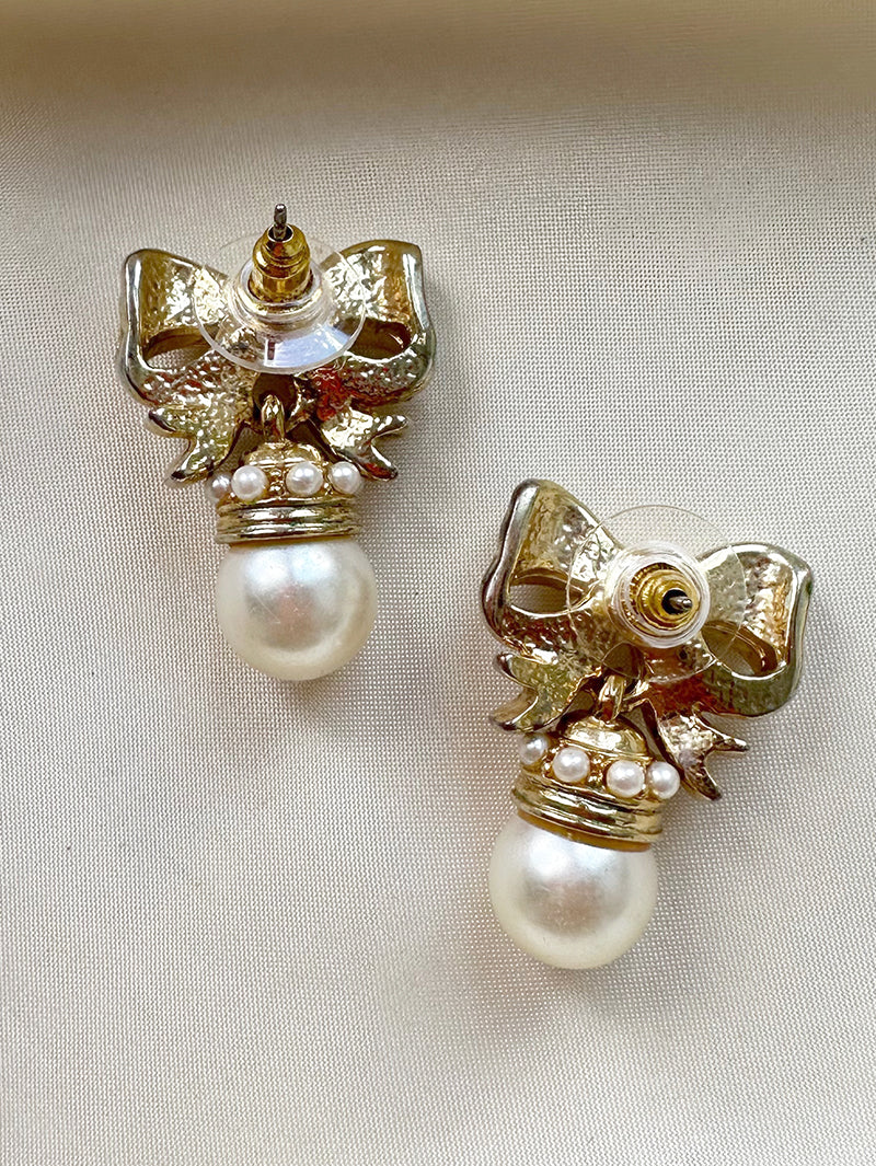 Oorstekers met strikjes en parels