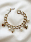 Gouden bedelarmband met hartjes en parels