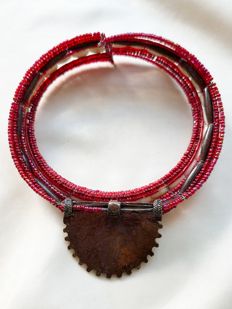 Glazen choker met grote hanger