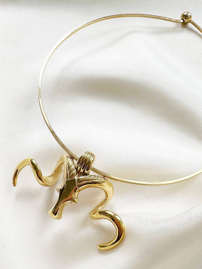 Vergulde ketting met ramhoofd