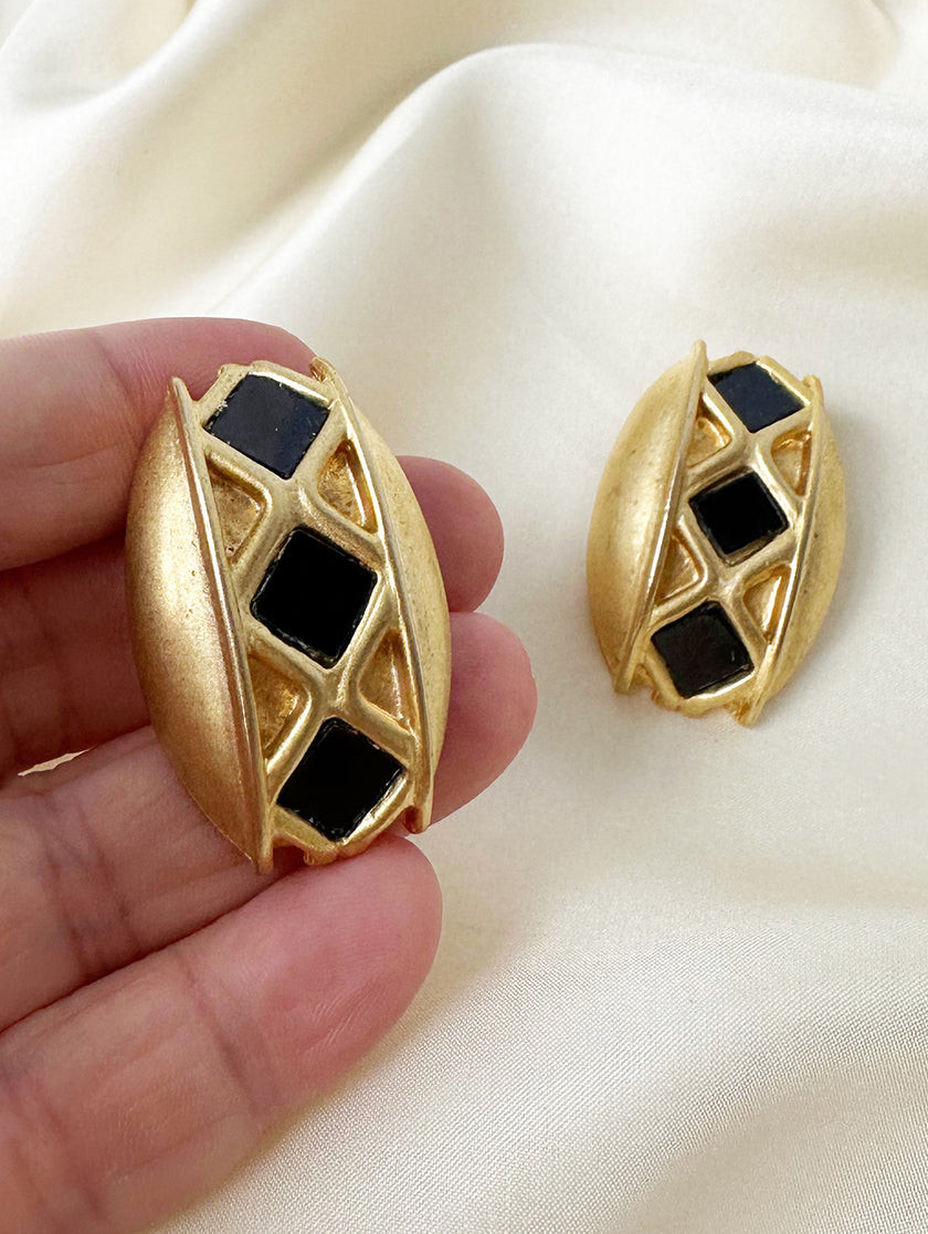 Lange zwart/gouden clip oorbellen