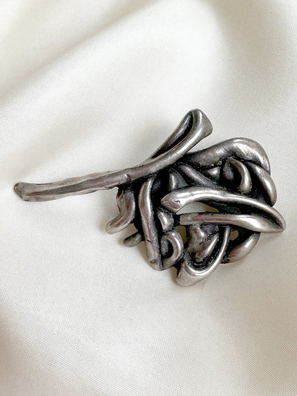 Verzilverde fantasie broche