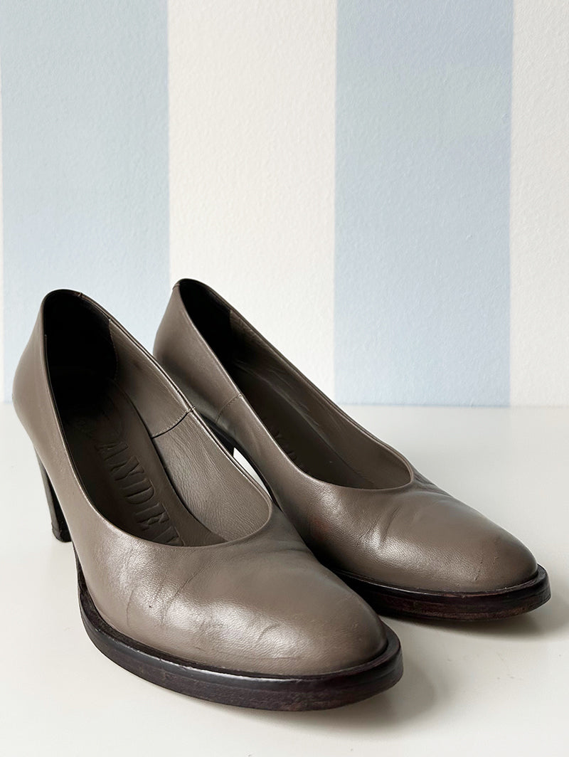 Taupe designer pumps | 38,5