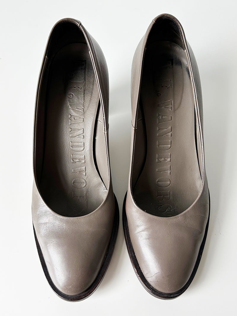 Taupe designer pumps | 38,5