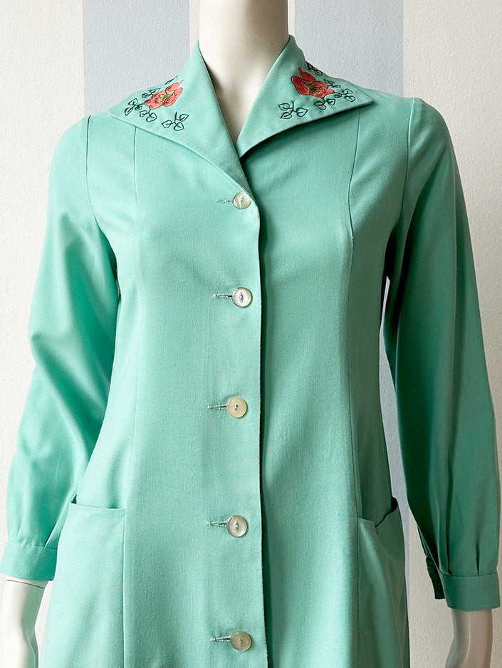 Mintgroene robe manteau met borduursel
