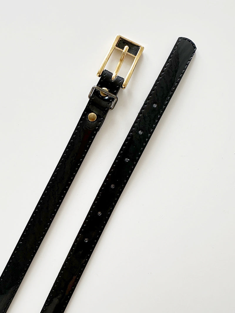 Smal zwart lak riempje