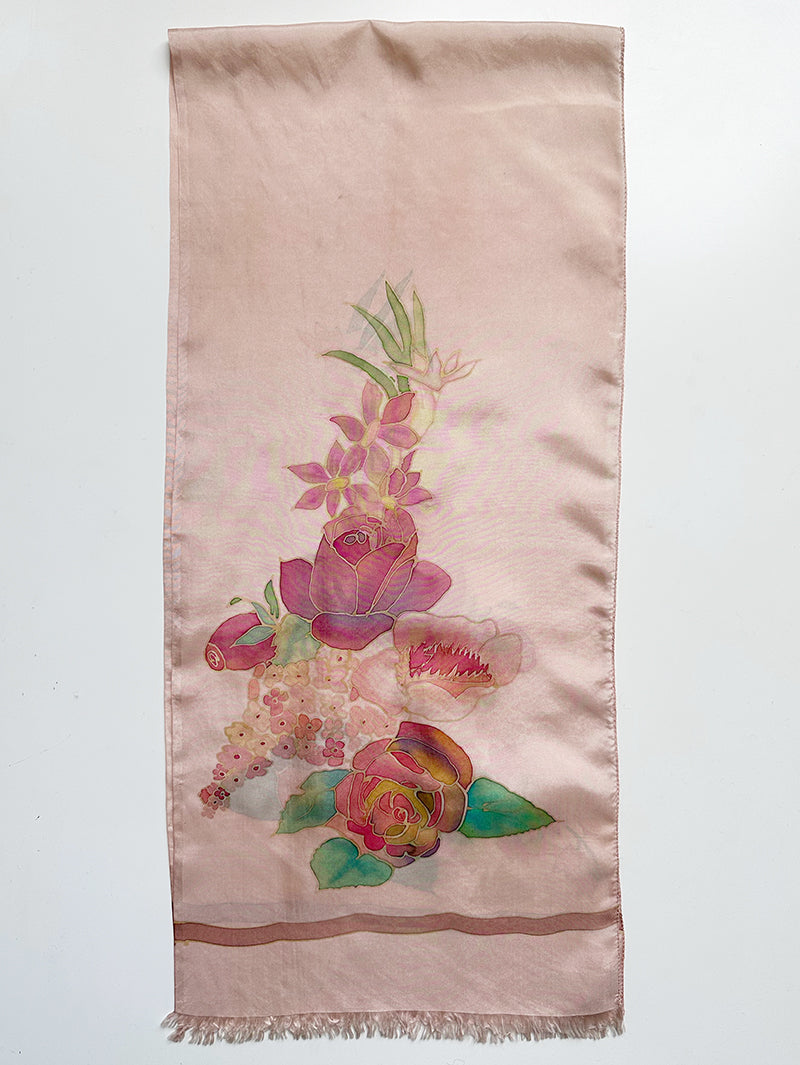 Zijden sjaal met handbeschilderde rozen