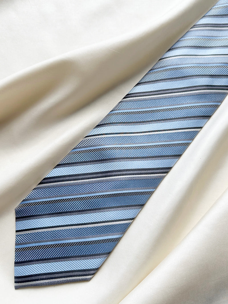 Blauwe gestreepte zijden stropdas