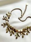Collier met gouden blaadjes