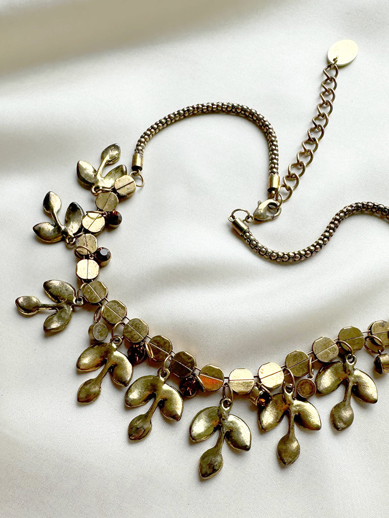 Collier met gouden blaadjes