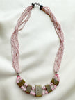 Roze collier met grote stenen