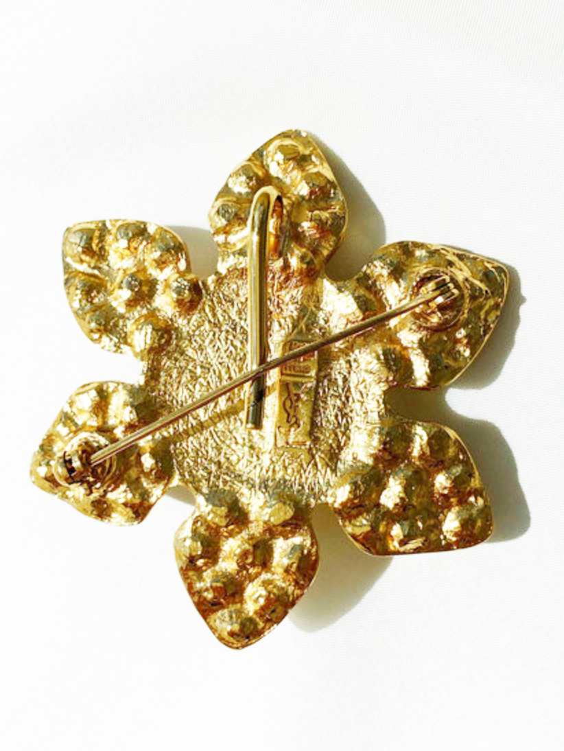 Vergulde designer broche