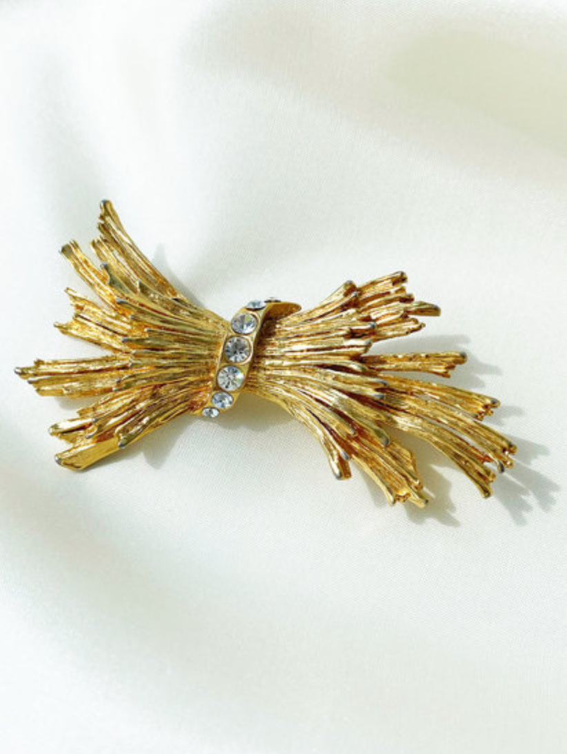 Vergulde fantasie broche met strass