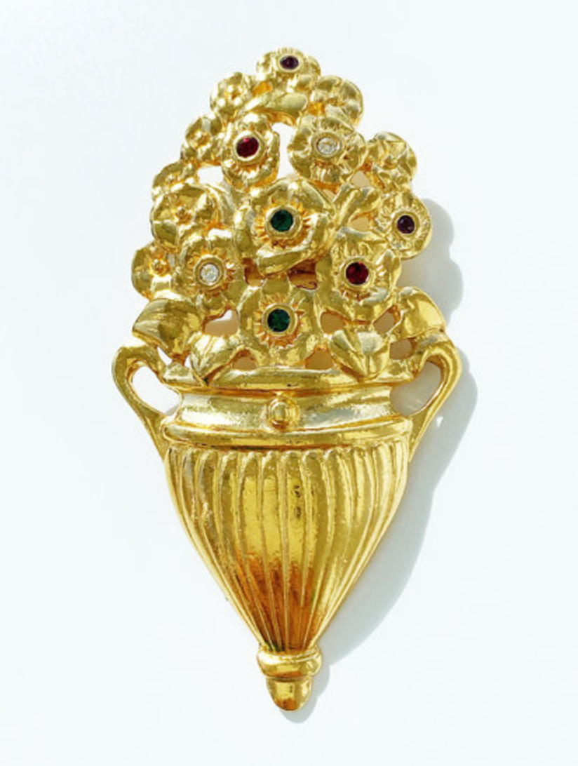 Vergulde amfora met bloemen broche