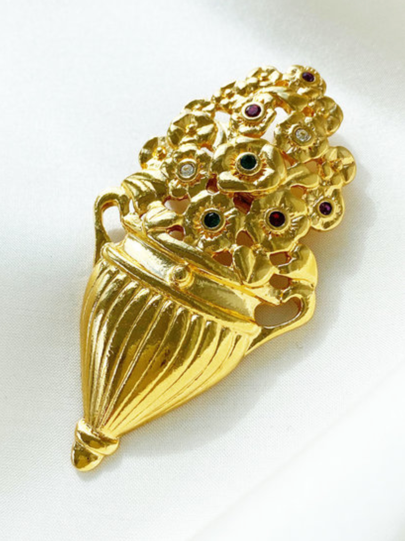 Vergulde amfora met bloemen broche