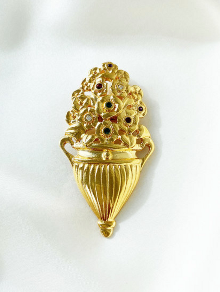 Vergulde amfora met bloemen broche