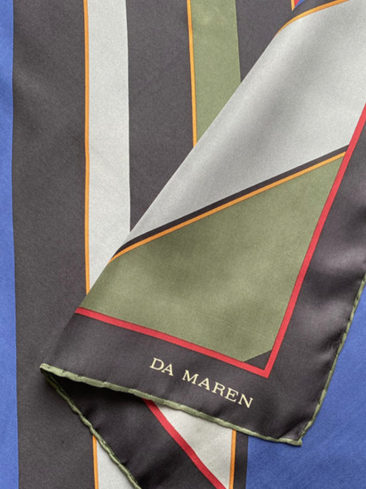 Gestreepte zijden sjaal