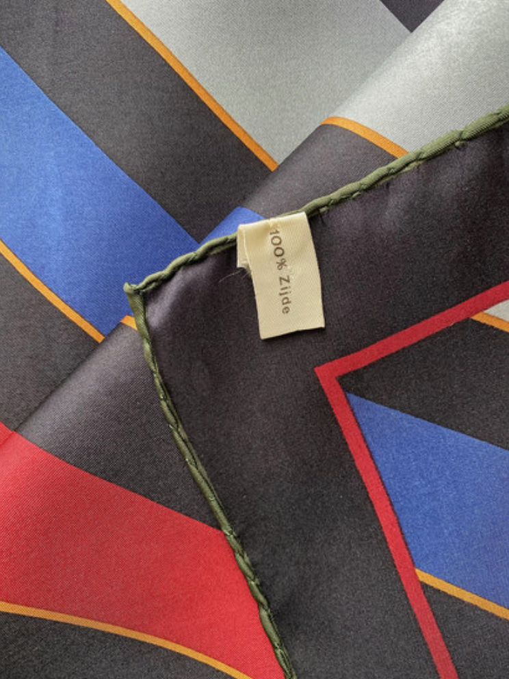 Gestreepte zijden sjaal