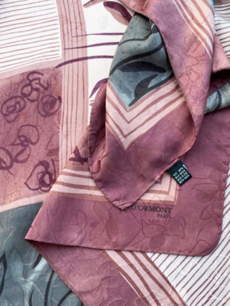 Oud-roze vierkante zijden sjaal