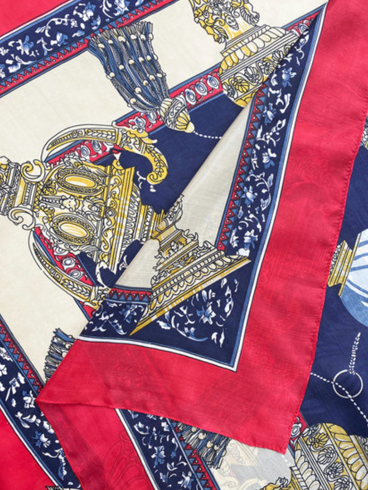 Vierkante zijden sjaal met barokdessin