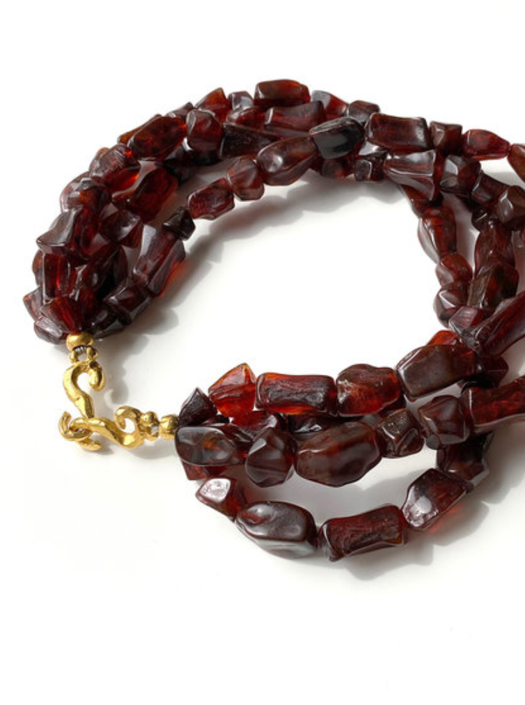 Chunky resin collier