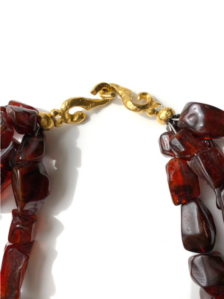 Chunky resin collier