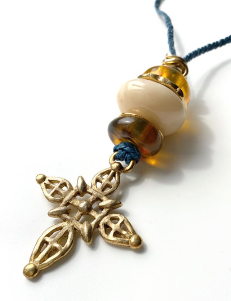 Vergulde crucifix ketting