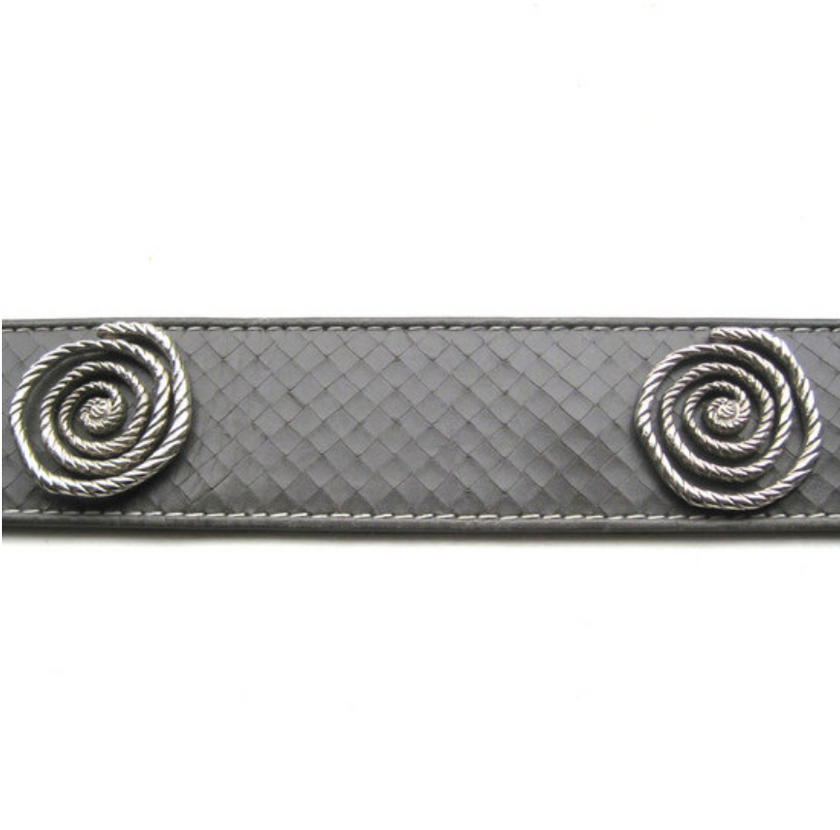 Grijze leren ceintuur met zilveren spiralen