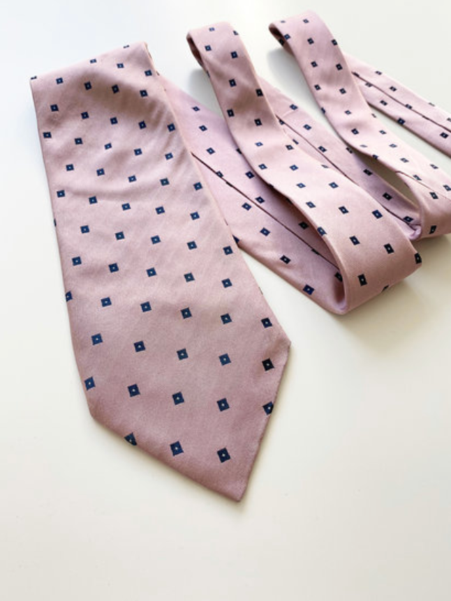 Roze zijden stropdas